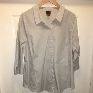 Women’s fitted striped dress shirt